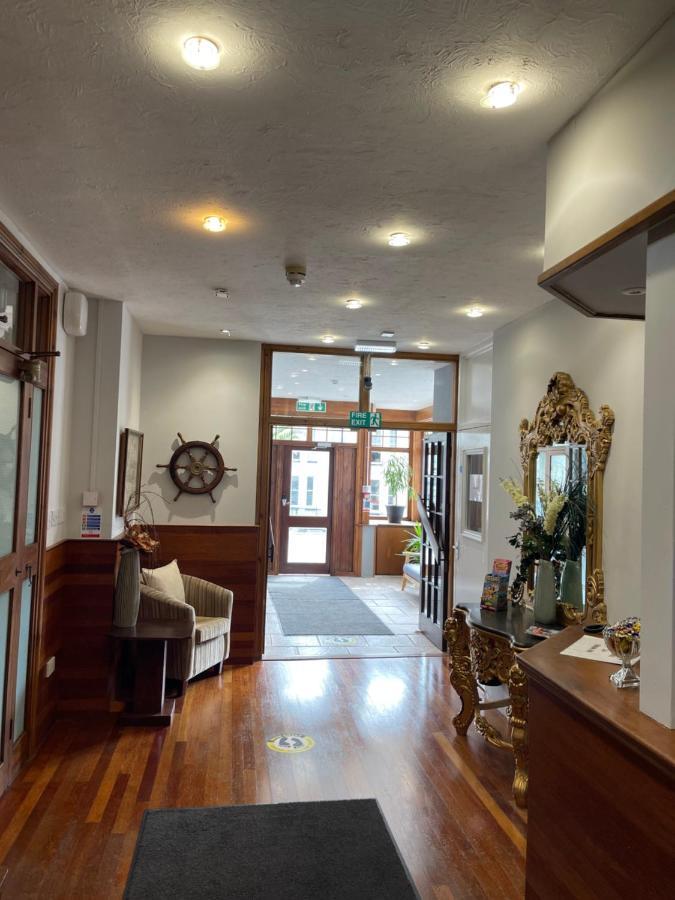 Palm Court B&B Илфракомб Екстериор снимка