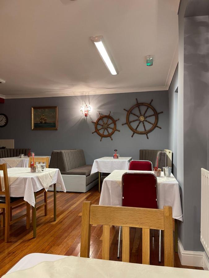 Palm Court B&B Илфракомб Екстериор снимка