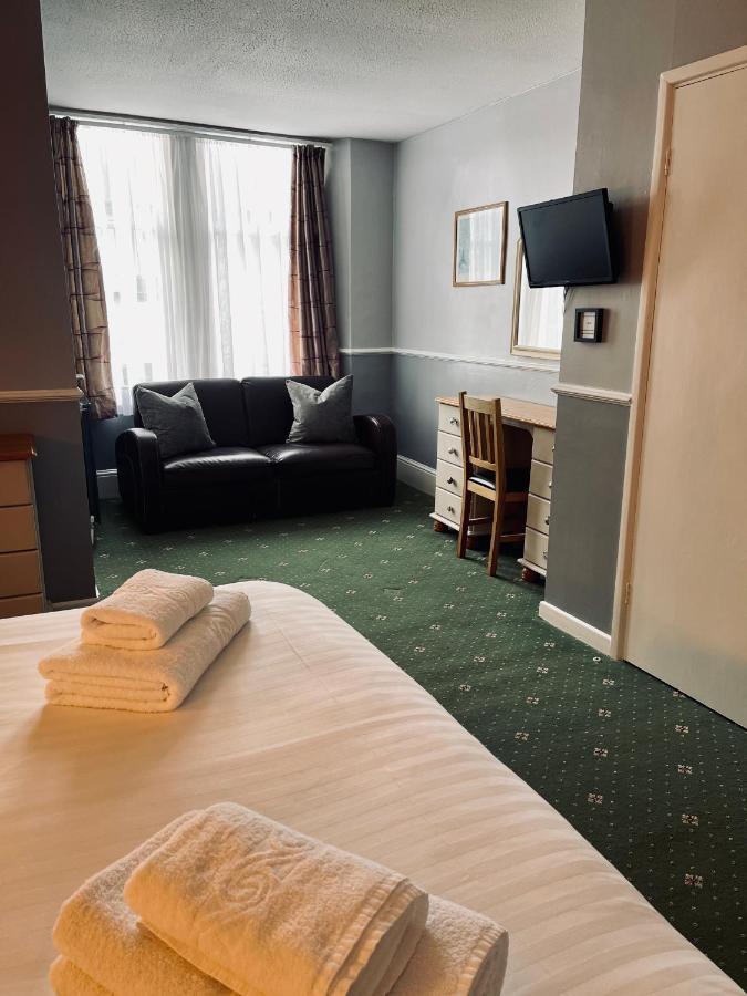 Palm Court B&B Илфракомб Екстериор снимка