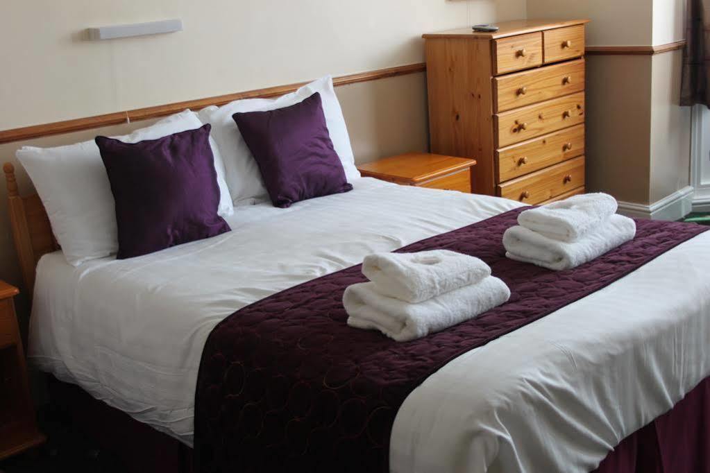 Palm Court B&B Илфракомб Екстериор снимка
